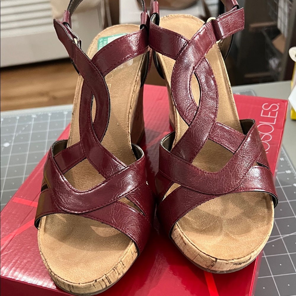 AEROSOLES Burgundy Wedge Sandals